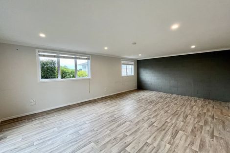 Photo of property in 5 Ngatoa Place, Glenfield, Auckland, 0629