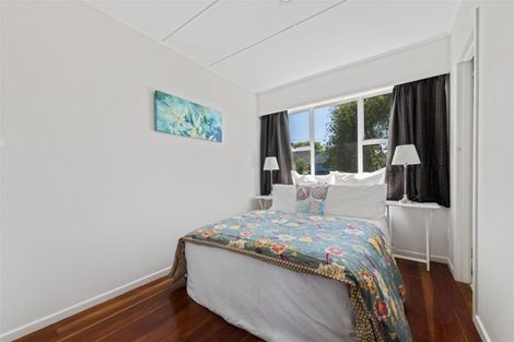 Photo of property in 121 Millbrook Road, Sunnyvale, Auckland, 0612