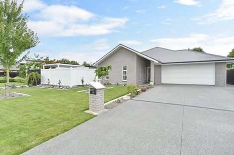 Photo of property in 19 Lewis Close, Rangiora, 7400