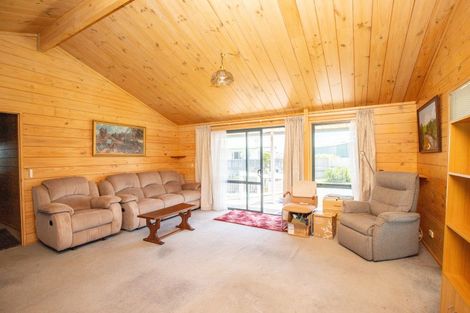 Photo of property in 12 Walton Place, Ngatea, 3503