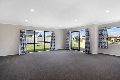 Photo of property in 2 Kingi Te Ahoaho Place, Otaki, 5512