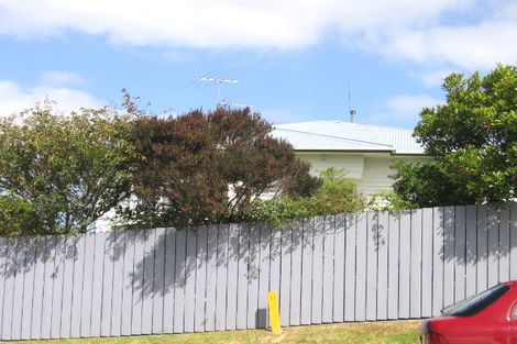 Photo of property in 21 Pupuke Road, Birkenhead, Auckland, 0627