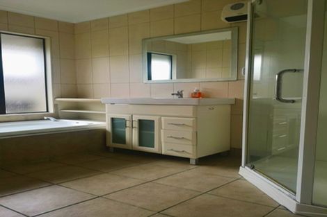 Photo of property in 18 Hampervale Place, Flat Bush, Auckland, 2016