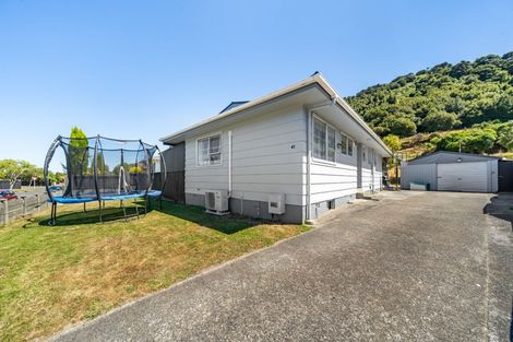 Photo of property in 47 Hartford Crescent, Totara Park, Upper Hutt, 5018