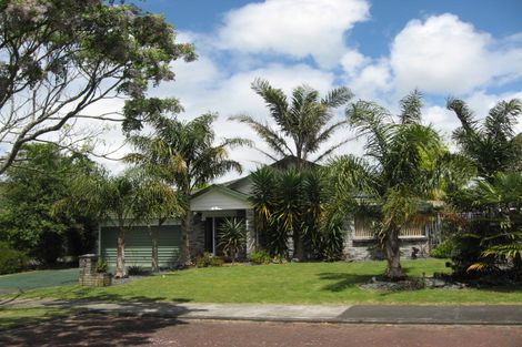 Photo of property in 17 Gardone Terrace, Conifer Grove, Takanini, 2112