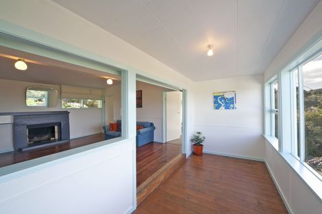 Photo of property in 15 Kauri Point Road, Laingholm, Auckland, 0604