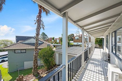 Photo of property in 9 Sungrove Rise, Sunnyvale, Auckland, 0612