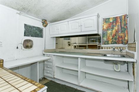 Photo of property in 72 Chivalry Road, Glenfield, Auckland, 0629