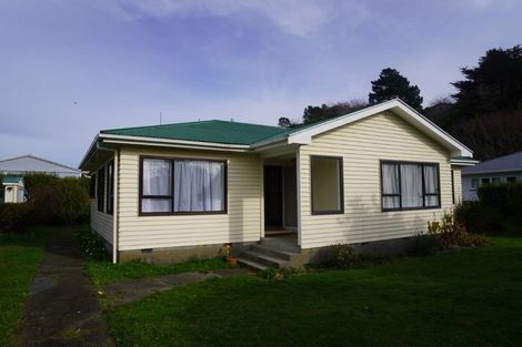 Photo of property in 4 Mclellan Street, Tawa, Wellington, 5028