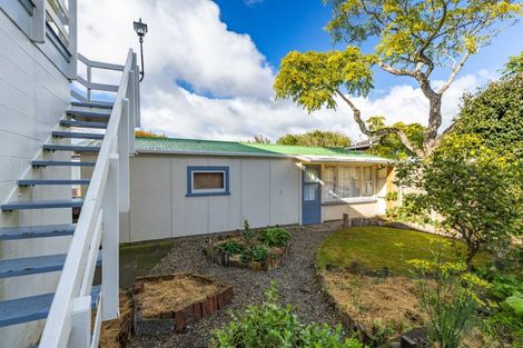 Photo of property in 5 Price Street, Westown, New Plymouth, 4310