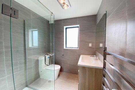 Photo of property in 35b Crestview Rise, Papakura, 2110