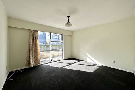 Photo of property in 6 Finlow Drive, Te Atatu South, Auckland, 0610