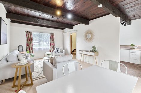 Photo of property in 138 Akaroa Drive, Maupuia, Wellington, 6022