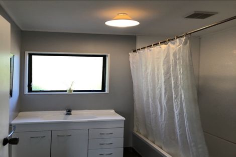 Photo of property in 2/13 Craigbank Avenue, New Lynn, Auckland, 0600