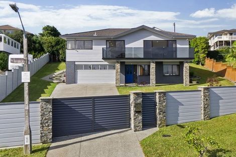 Photo of property in 21 Ballini Rise, West Harbour, Auckland, 0618