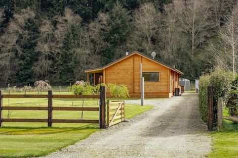 Photo of property in 10 Carlisle Street, Athol, 9793