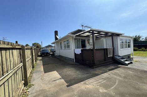 Photo of property in 10 Raglan Street, Mangere East, Auckland, 2024