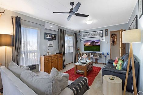 Photo of property in 21 Pankhurst Place, Sunnyvale, Auckland, 0612