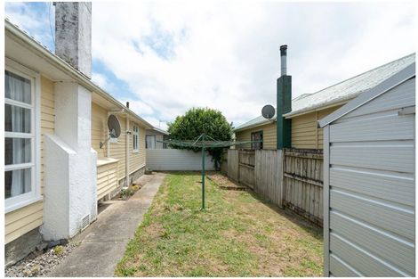 Photo of property in 71 Queenwood Road, Levin, 5510