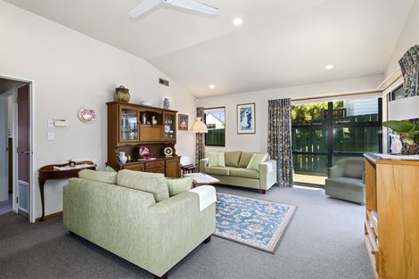 Photo of property in 9b Bay Drive, Titahi Bay, Porirua, 5022