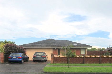 Photo of property in 2/63 Aviemore Drive, Highland Park, Auckland, 2010