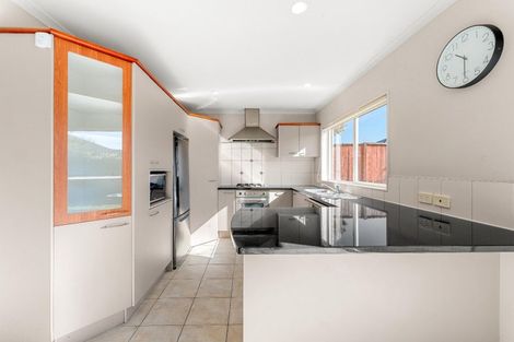 Photo of property in 42 Lilybank Crescent, East Tamaki, Auckland, 2013