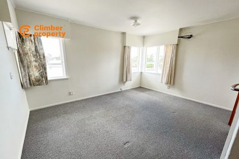 Photo of property in 2 Crystal Avenue, Glendene, Auckland, 0602