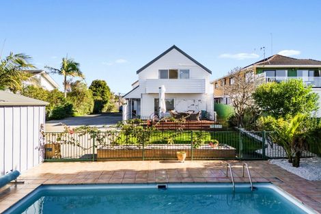 Photo of property in 2/22 Salem Place, Torbay, Auckland, 0630