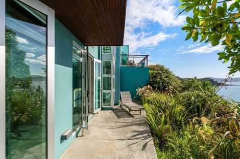 Photo of property in 365 Karaka Bay Road, Karaka Bays, Wellington, 6022
