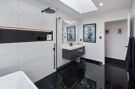 Photo of property in 4 Waimarama Court, Roslyn, Palmerston North, 4414