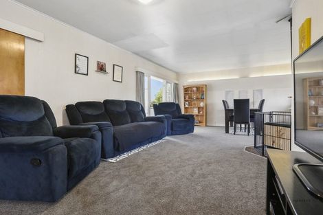 Photo of property in 37 Beaubank Road, Kelston, Auckland, 0602