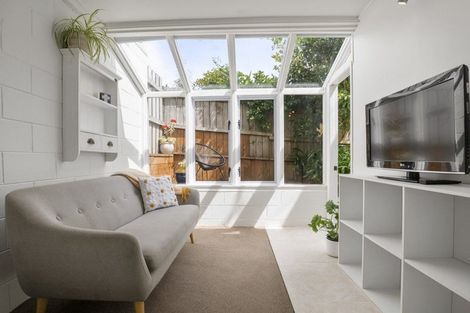 Photo of property in 8a Quest Terrace, Mount Roskill, Auckland, 1041