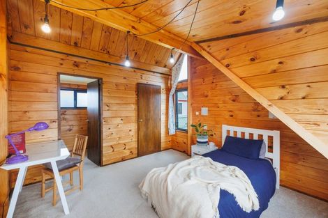 Photo of property in 21 Heathcote Place, Fitzherbert, Palmerston North, 4410