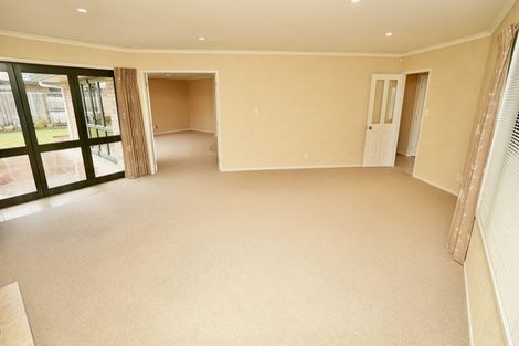Photo of property in 24 Johnstone Drive, Fitzherbert, Palmerston North, 4410