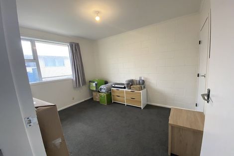 Photo of property in 3/12 Stewart Drive, Newlands, Wellington, 6037