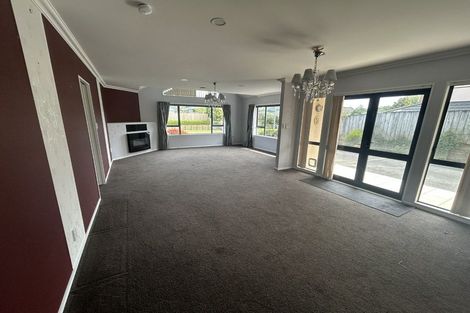 Photo of property in 39 Guildford Drive, Paraparaumu, 5032