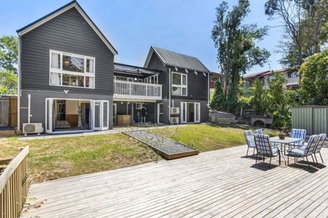 Photo of property in 70 Chelsea View Drive, Chatswood, Auckland, 0626