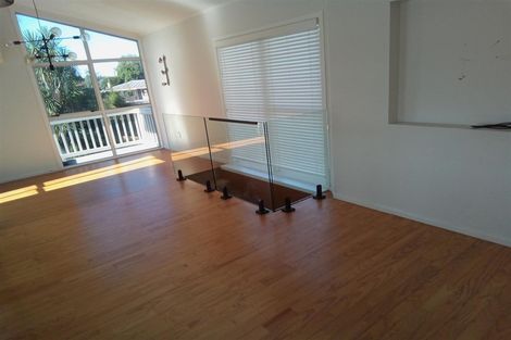 Photo of property in 13 Hollinbrigg Place, Manurewa, Auckland, 2102