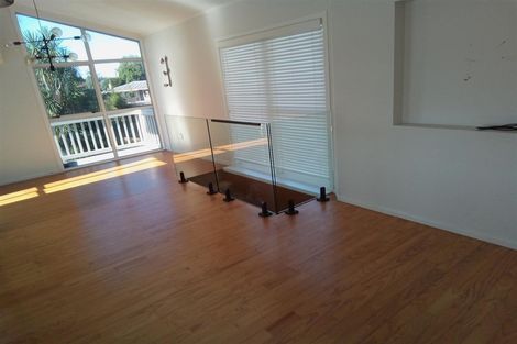 Photo of property in 13 Hollinbrigg Place, Manurewa, Auckland, 2102
