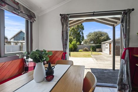 Photo of property in 61 Shamrock Street, Takaro, Palmerston North, 4412