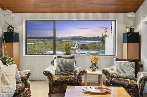 Photo of property in 11 The Terrace, Herald Island, Auckland, 0618