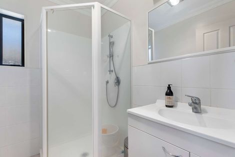 Photo of property in 16 Ewhurst Place, Goodwood Heights, Auckland, 2105