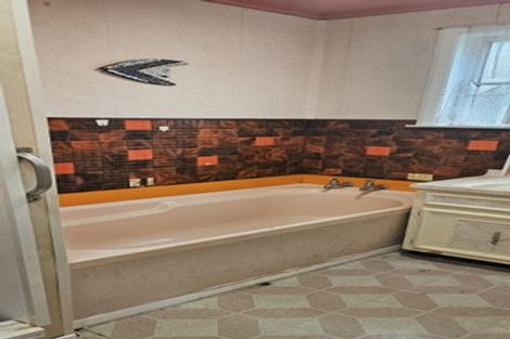 Photo of property in 185 Egmont Street, Patea, 4520