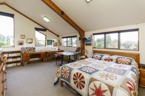 Photo of property in 60 Waicola Drive, Fitzherbert, Palmerston North, 4471