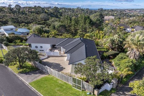 Photo of property in 1/4 Roberts Road, Matakatia, Whangaparaoa, 0930