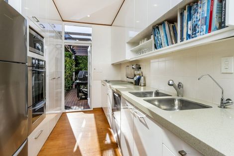 Photo of property in 47 Sylvan Park Avenue, Milford, Auckland, 0620