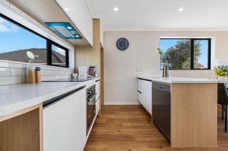 Photo of property in 4/3 Royal View Road, Te Atatu South, Auckland, 0610