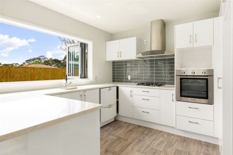 Photo of property in 8 Birdwood Road, Swanson, Auckland, 0612