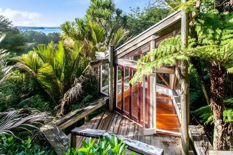 Photo of property in 40 Otitori Bay Road, Titirangi, Auckland, 0604