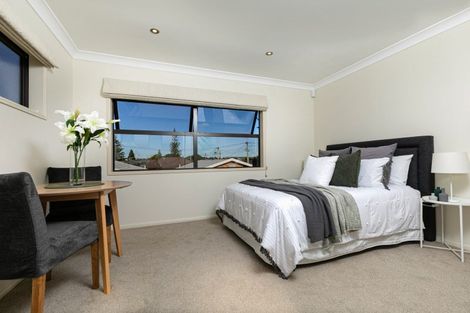 Photo of property in 135 Centreway Road, Orewa, 0931